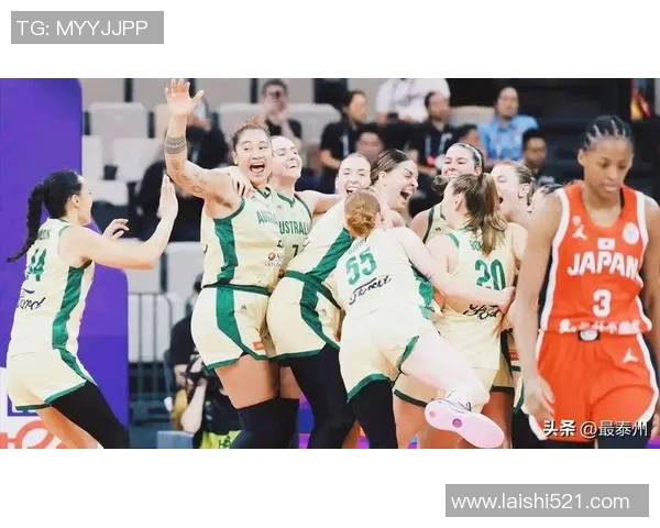 美国女篮获得国际篮坛巅峰，捧起世界杯冠军奖杯